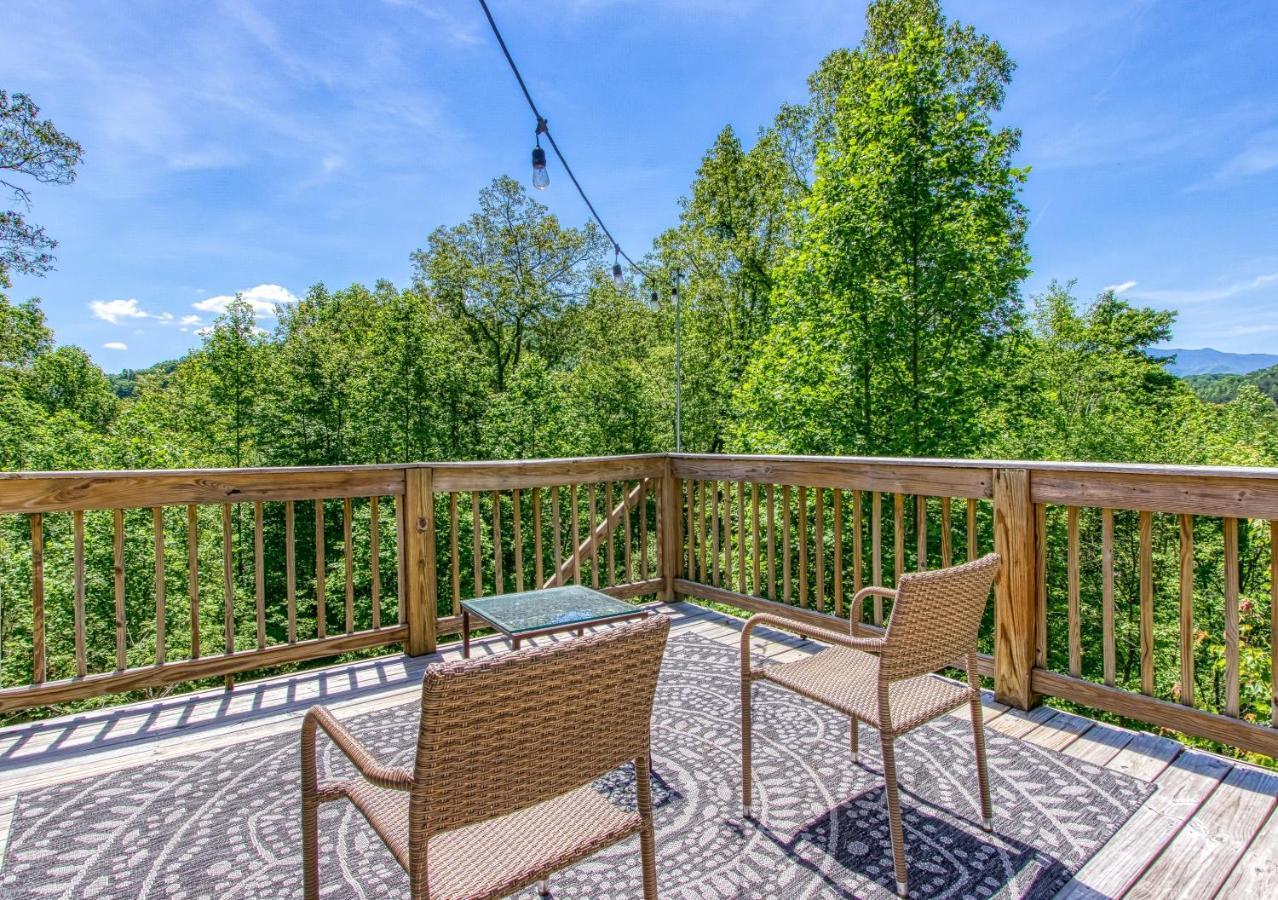 Memorable "Deer & Doe" By Honeybearcabins 4Br 3Ba, Mountain View Deck, Farmhouse Decor, Fireplace, 3 Acres Sevierville Exterior foto